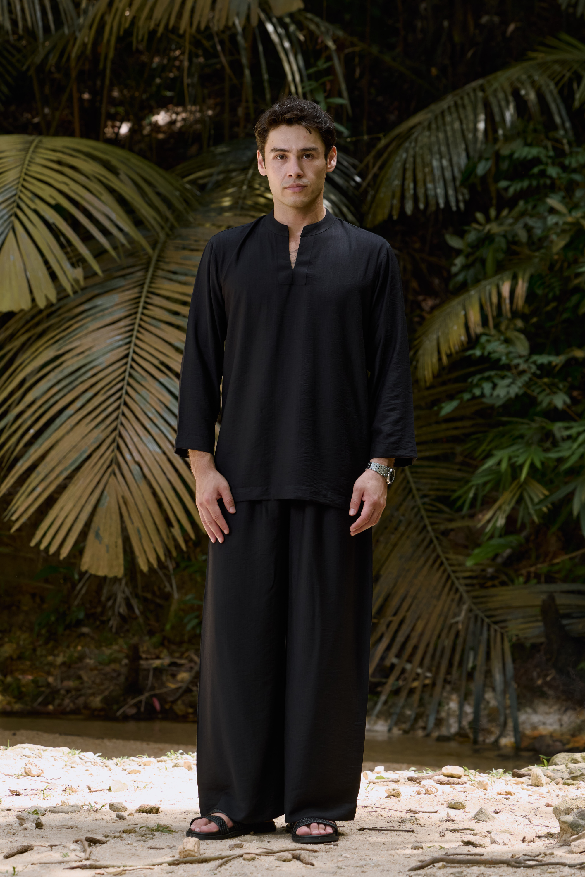 Wiranta Linen Set in Black
